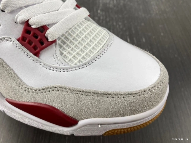 Nike DR5415-160 4 SB x Jordan Air 1105